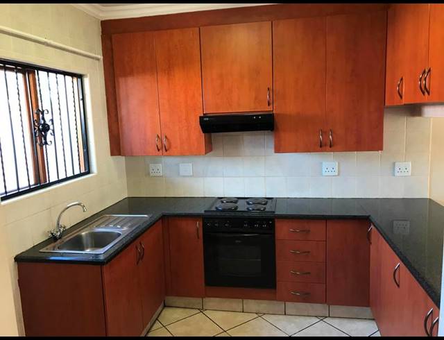 2 BEDROOM TOWNHOUSE FOR SALE IN KENLEAF